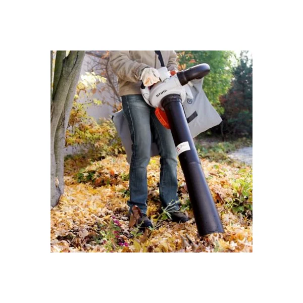 Aspirateur souffleur broyeur thermique 27 cm³ 700 m³/h ratio de broyage 14:1 avec sac 45 L Stihl SH 56