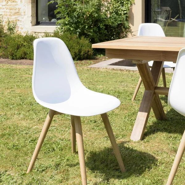Chaise de jardin style scandinave assise blanche pieds couleur naturelle (lot de 2) GIJON