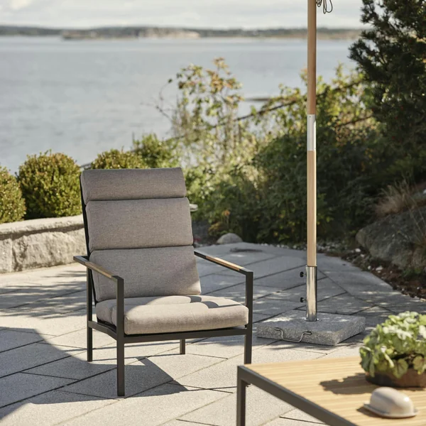 Salon de jardin en aluminium noir et teck (4 pièces) STOCKHOLM
