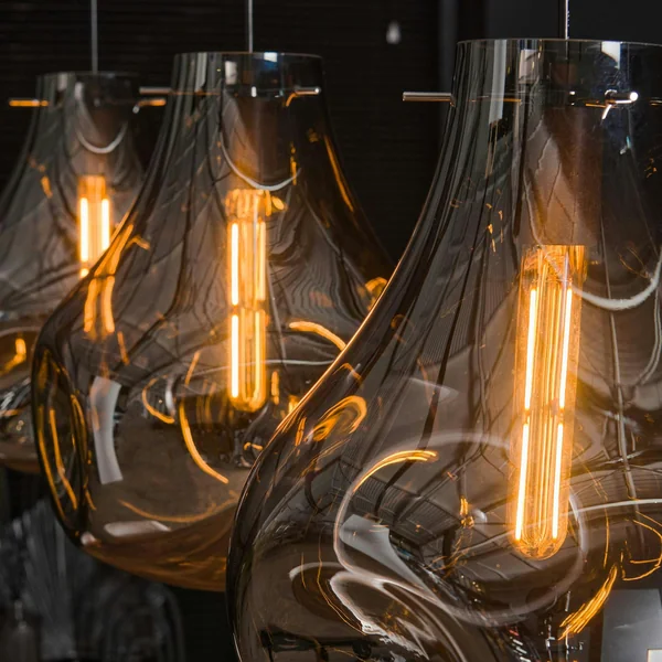Suspension en verre chromé 3 abat-jour déformés avec tiges NOVA