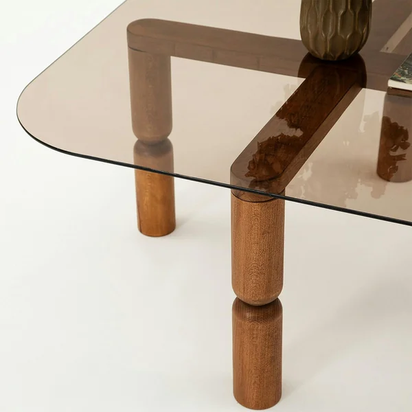 Table basse carrée en verre fumé - pieds bois marron sculpté BOMA