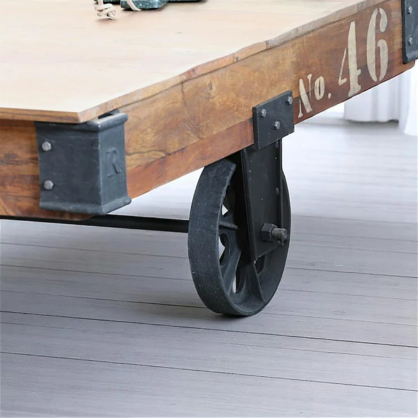 Table basse industrielle vintage bois recyclé roues LEEDS